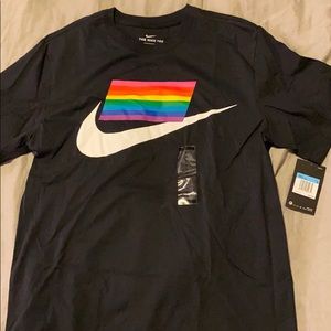 Nike M BeTrue Tshirt Rainbow Logo